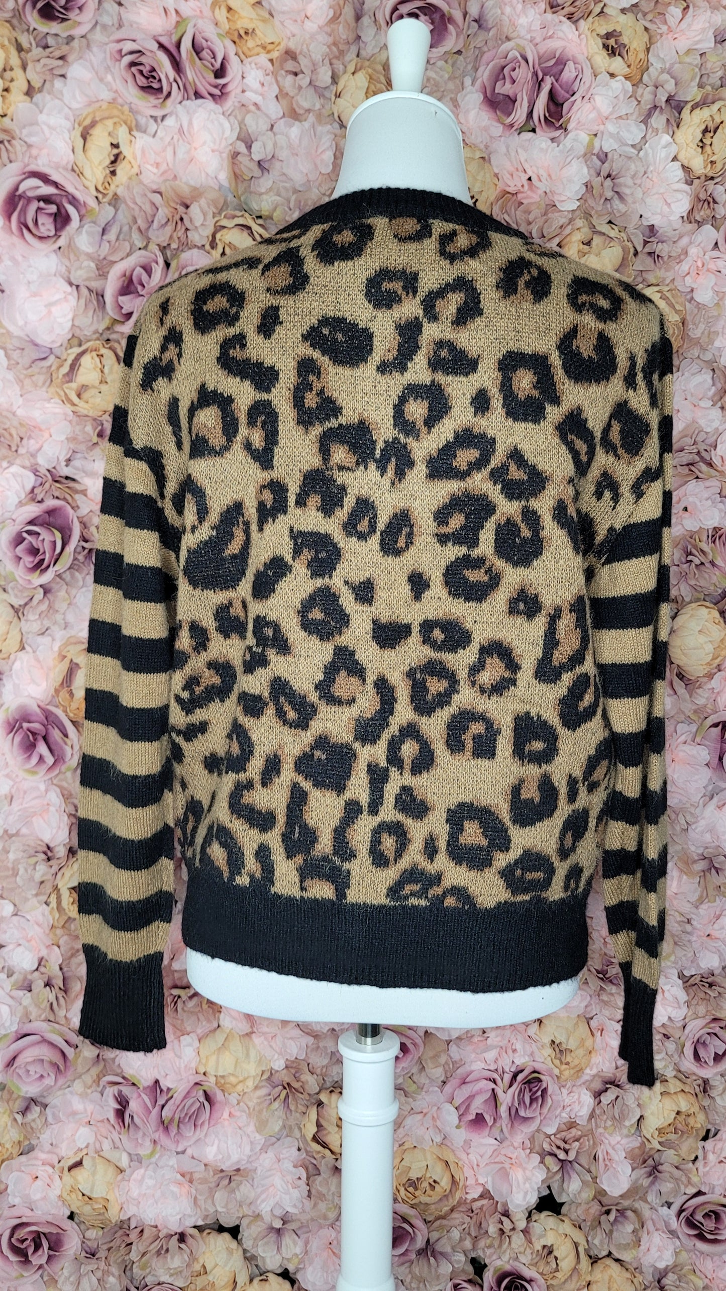 Gilet à col rond motif léopard manches rayées
