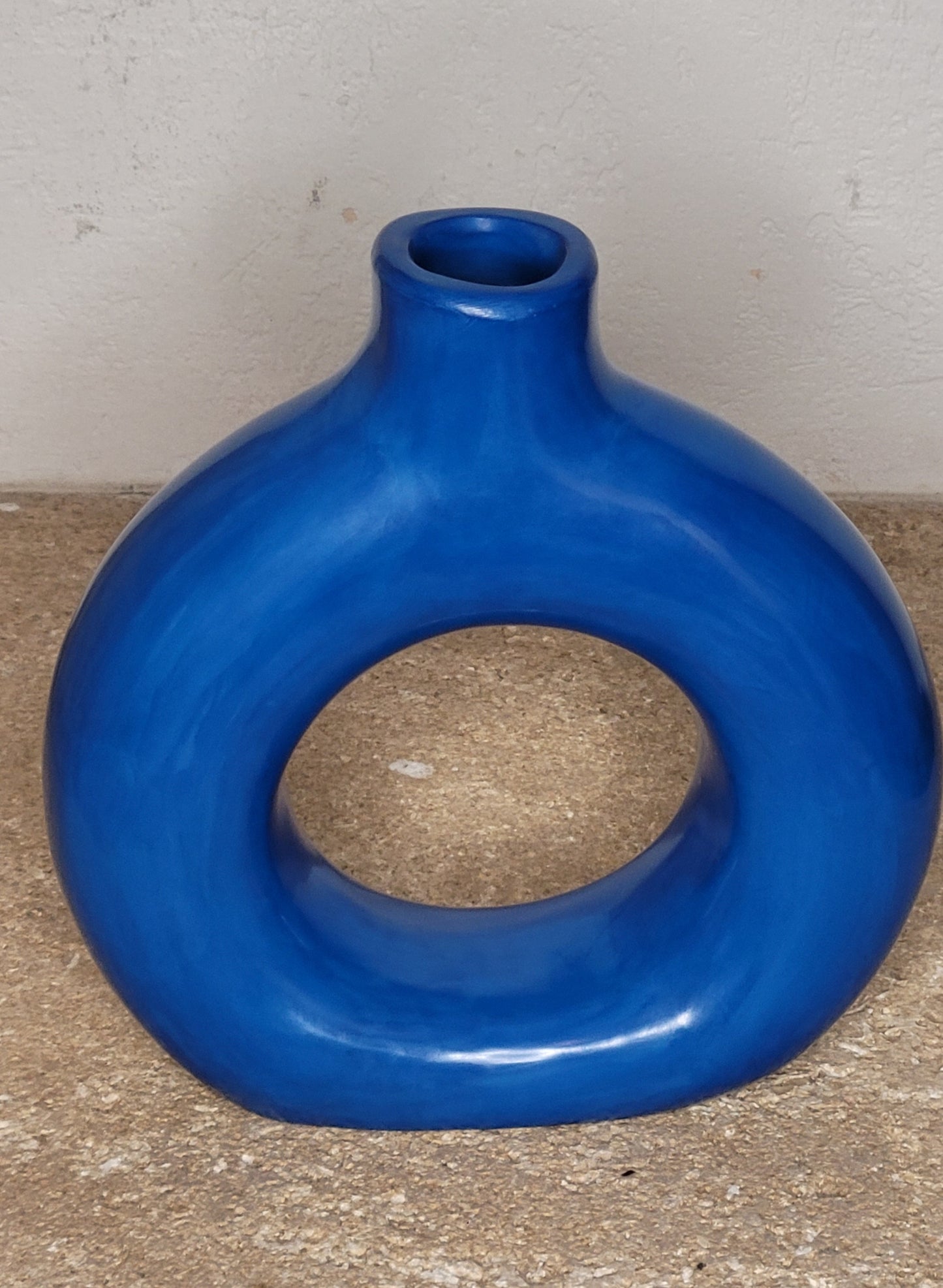 Vase Donut en Tadelakt – Objet déco artisanal marocain, design minimaliste