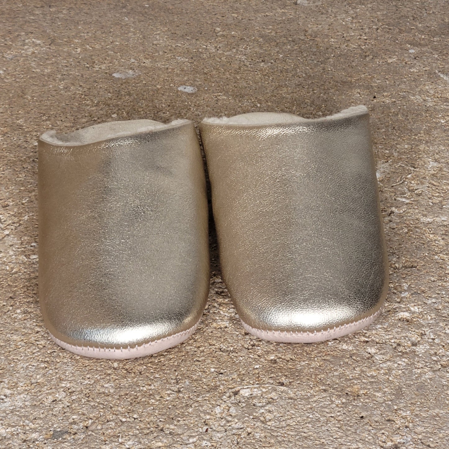 Babouches en Cuir Doré Fourrées — Artisanales & Confort Haut de Gamme