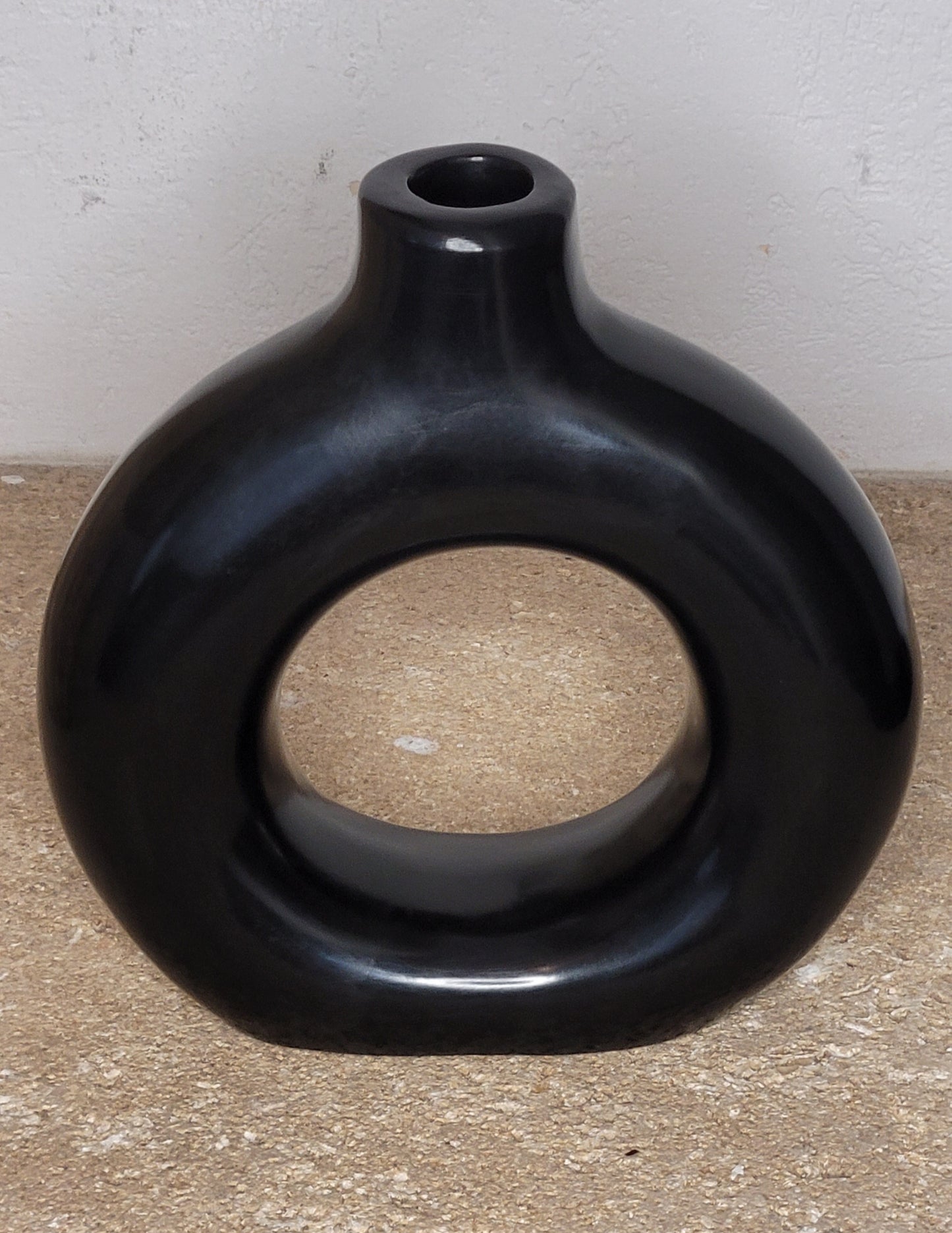 Vase Donut en Tadelakt – Objet déco artisanal marocain, design minimaliste