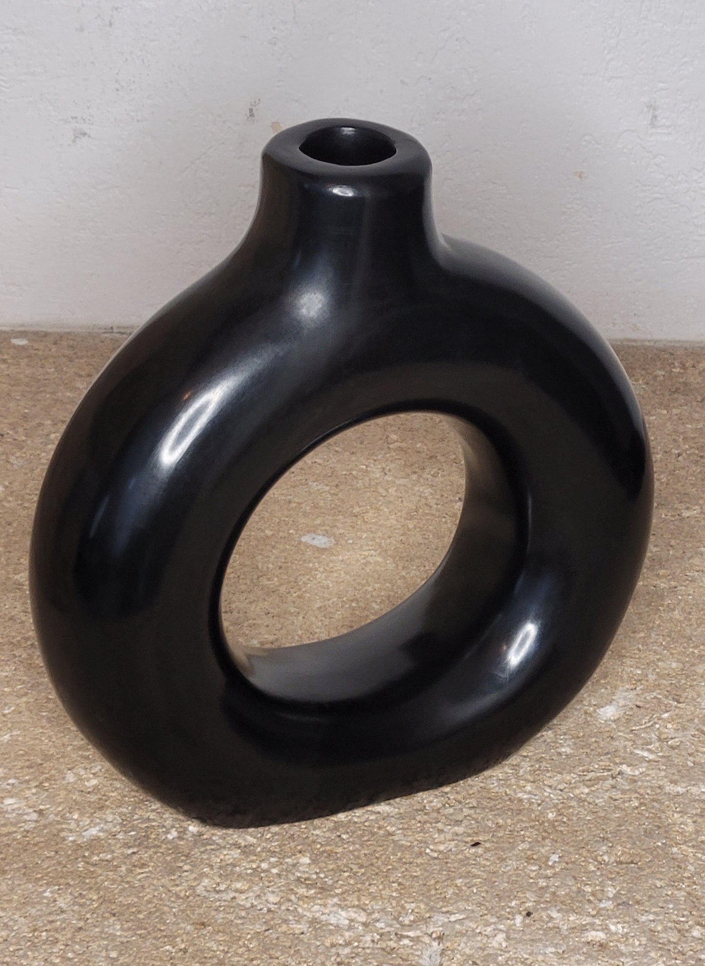 Vase Donut en Tadelakt – Objet déco artisanal marocain, design minimaliste