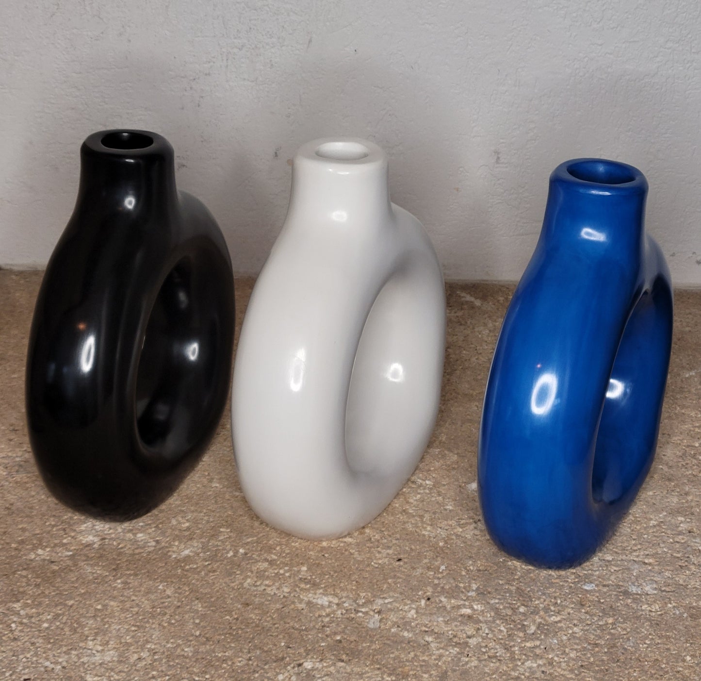 Vase Donut en Tadelakt – Objet déco artisanal marocain, design minimaliste